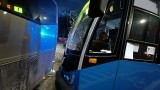 Zobacz moment zderzenia tramwaju z autokarem we Wrocławiu (FILM)