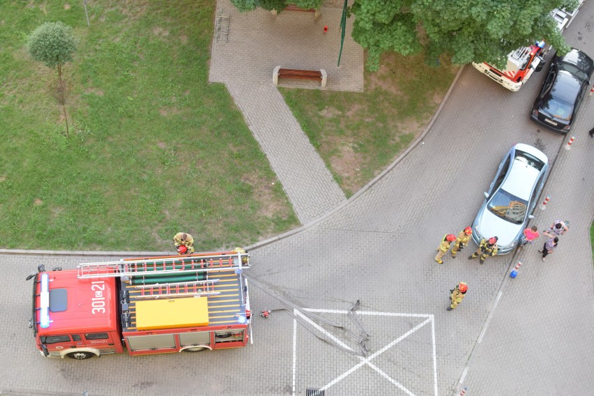 Interwencja straży pożarnej w Bydgoszczy. Dym w mieszkaniu na 6. piętrze [zdjęcia]