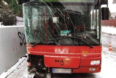 W wypadku autobusu, do którego doszło wczoraj w Wieliczce poszkodowana została jedna osoba Fot. archiwum KPP w Wieliczce