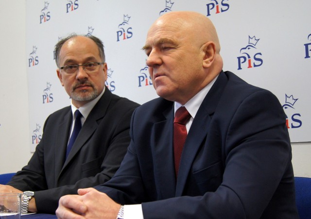 Edward Czesak (z prawej), główny rozgrywający PiS w regionie,  nie kryje swojego poparcia dla Koprowskiego (z lewej)