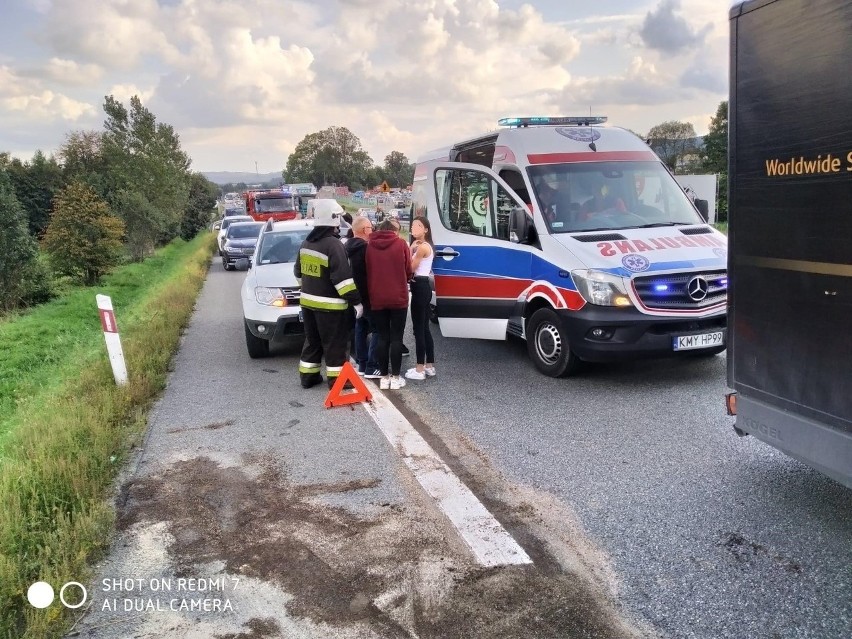 Zakopianka. Kraksa z udziałem sześciu samochodów i autokaru