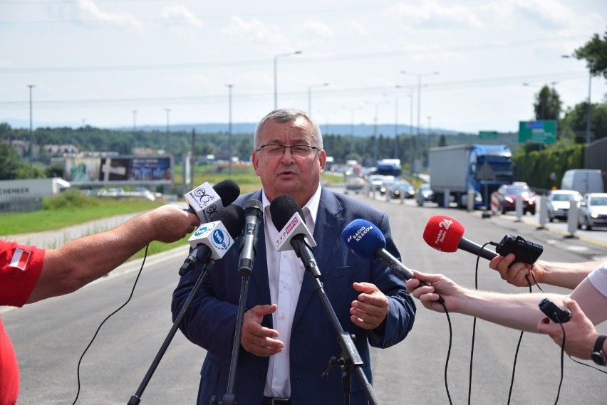 Minister infrastruktury Andrzej Adamczyk podczas konferencji...