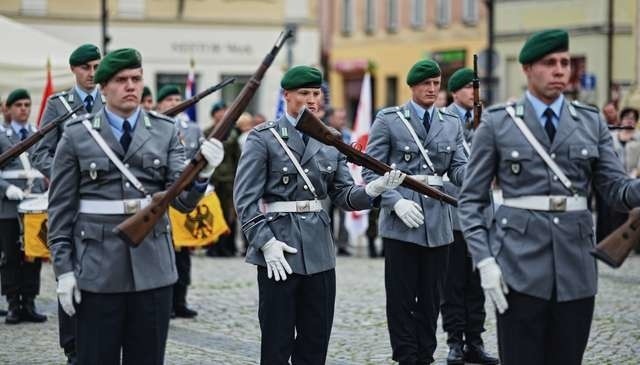 Piknik wojskowy z okazji 10-lecia JFTC w BydgoszczyNATO Stary Rynek Wyspa Młyńska