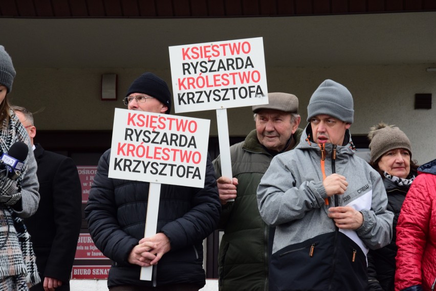 Dziś przed siedzibą biura poselskiego posła Krzysztofa...