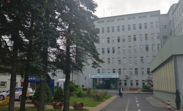 Sandomierski szpital pracuje pełną parą,  jednak z uwagi na wystąpienie stanu epidemii w Polsce oraz w związku z wprowadzeniem ograniczenia odwiedzin zostają wprowadzone zasady odwiedzin pacjentów szpitalnych w szczególnych warunkach.