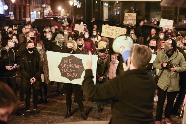 "Trzeba było nas nie wk...ć"- dziś kolejny dzień protestu kobiet po wyroku Trybunału Konstytucyjnego. Kobiety zablokują ulice!