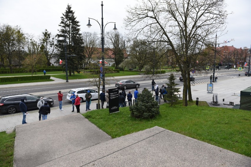 Szczepienia przeciw koronawirusowi. Toruń z ogólnopolskim...