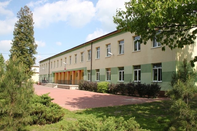 Szkoła Podstawowa w Radoszycach jest ogrzewana pelletem.