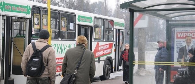 W takiej wiacie nastolatkowie wybili szyby