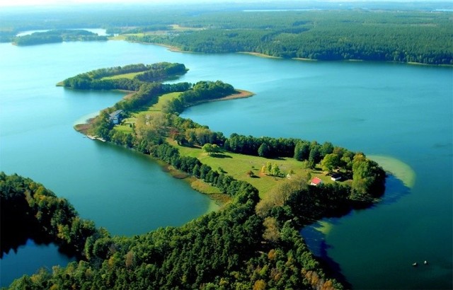 Mazurskie jeziora są wyjątkowo piękne, ale i niebezpieczne. Woda pochłonęła swoją pierwszą ofiarę tych wakacji - 10-letnią dziewczynkę