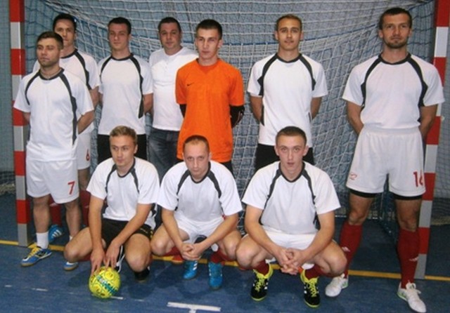 Polonia Sędziszowice (na zdjęciu) pokonała w pierwszym meczu fazy play off pierwszej ligi Wisłę Opatowiec 6:4.
