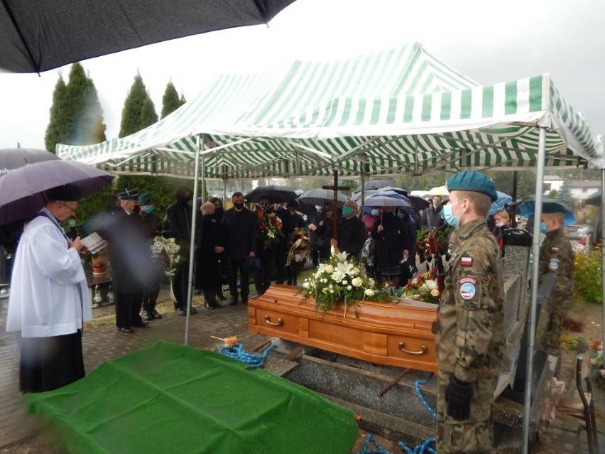 Jan Mazur spoczął w grobie rodzinnym na cmentarzu...