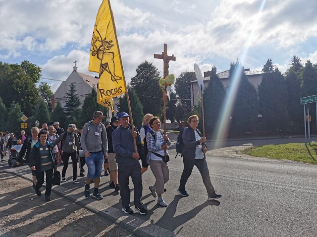 Pielgrzymi z Białobrzegów i ościennych parafii są w drodze na Jasną Górę. Do Częstochowy grupa 17A dojdzie w niedzielę 13 sierpnia.