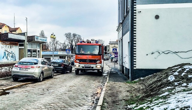 Dzisiaj około 13 w Żarach w budynku przy ulicy Osadników Wojskowych, na parterze, którego mieści się restauracja Lew, wybuchł pożar.