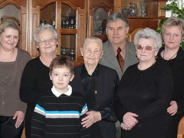 Zofia Kupidło obchodziła setne urodziny w Paśmiechach koło Kazimierzy Wielkiej - w gronie najbliższej rodziny.