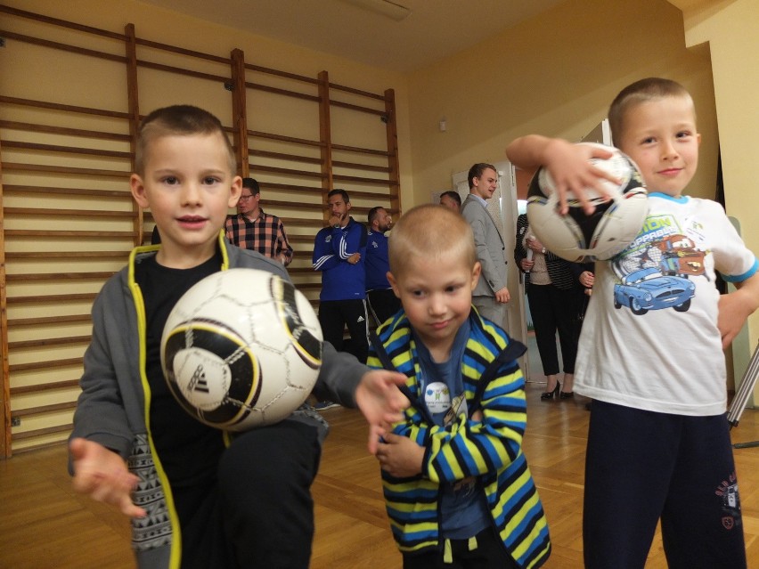 Zawodnicy Odry Opole odwiedzili... przedszkole [wideo, zdjęcia]