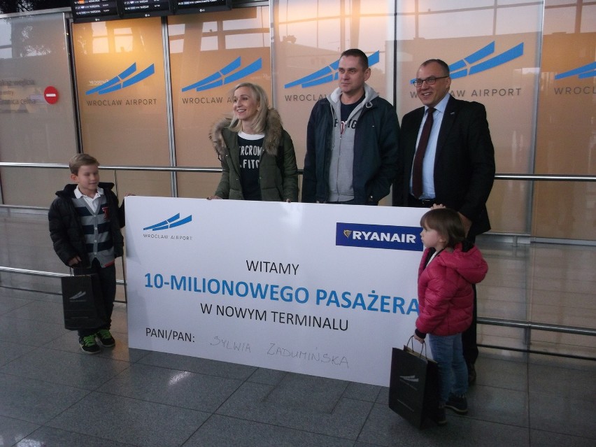 Sylwia Zadumińska to 10-milionowy pasażer wrocławskiego...