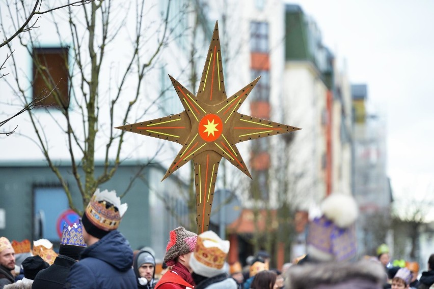 Orszak Trzech Króli w Świnoujściu 2019 przeszedł ulicami miasta [ZDJĘCIA, WIDEO]