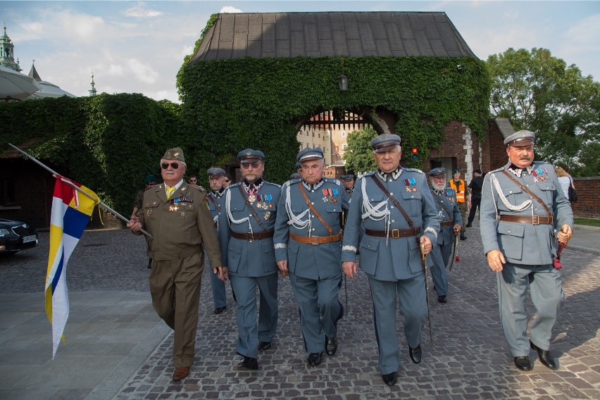 05.08.2014 krakow kadrowka przemarsz miasto pomnik...