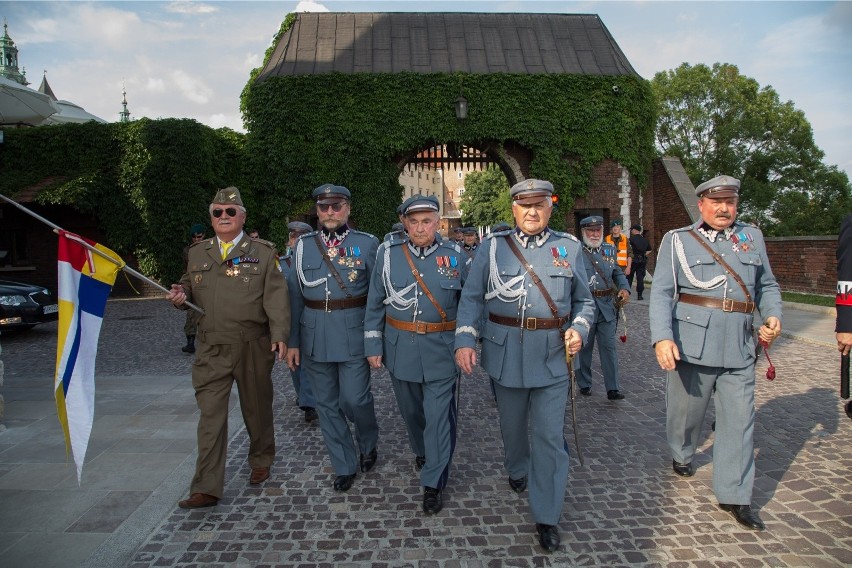 05.08.2014 krakow kadrowka przemarsz miasto pomnik...