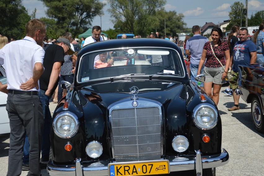 Zlot samochodowych i motocyklowych staruszków w Proszowicach