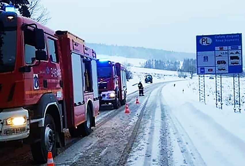 Muszynka. Wypadek na drodze do granicy ze Słowacją. Ratowników zaalarmował... samochód