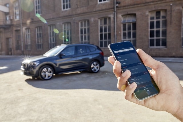 BMW ConnectedRozwiązanie BMW Connected jest dostępne na rynku amerykańskim od 31 marca 2016 r. Od sierpnia będzie również oferowane w Niemczech, Austrii, Wielkiej Brytanii, Włoszech, Francji, Szwajcarii, Belgii, Hiszpanii, Holandii, Danii, Czechach, Norwegii, Polsce, Portugalii, Szwecji, Finlandii, Republice Irlandii i Luksemburgu. PFot. BMW