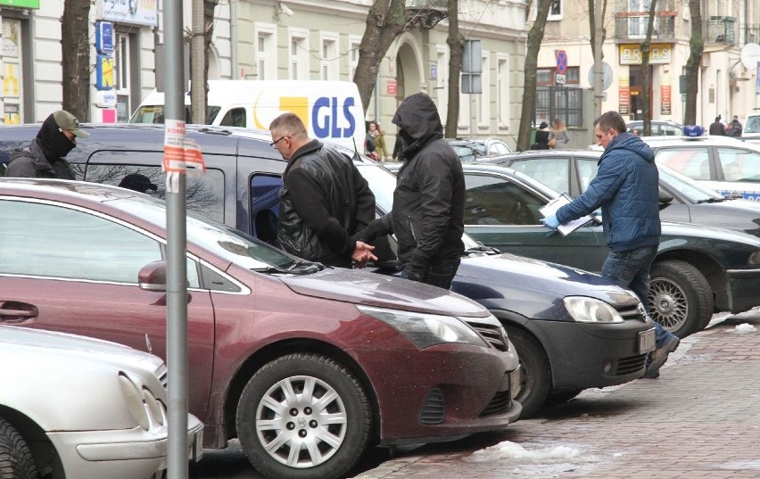 Zatrzymanie w centrum Kielc! Policjanci szukali narkotyków? 