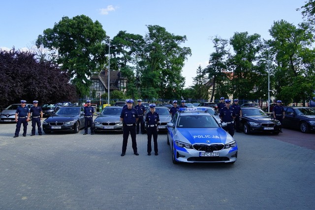 Kujawsko-pomorska policja ma nowe narzędzie do walki z piratami drogowymi. Od piątku, 19 lipca 2019, na drogi regionu wyjeżdża specjalna grupa "SPEED", która w superszybkich samochodach marki BMW z wideorejestratorami będzie ścigać tych kierowców, którzy za nic mają ograniczenia prędkości.