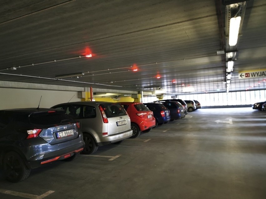 Toruń. Słona cena kolizji na parkingu szpitala na Bielanach. 1,5 roku prac społecznych!