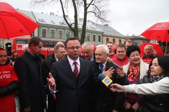 Andrzej Szejna zachwalał kandydaturę Sylwestra Kwietnia na prezydenta Starachowic.