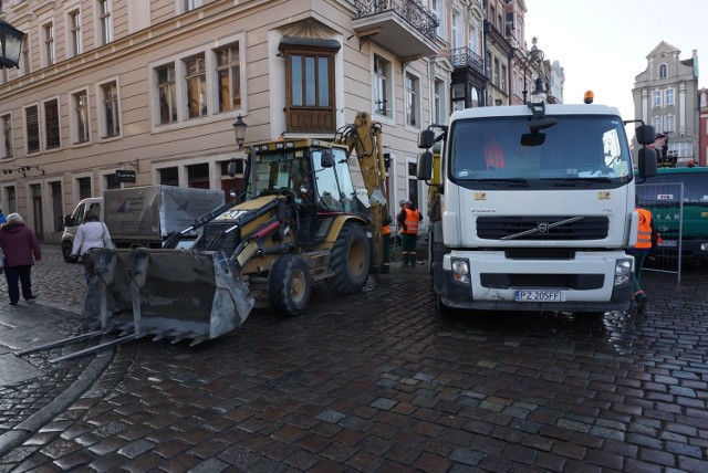 Stary Rynek: Utrudniono wejście do klubów go-go