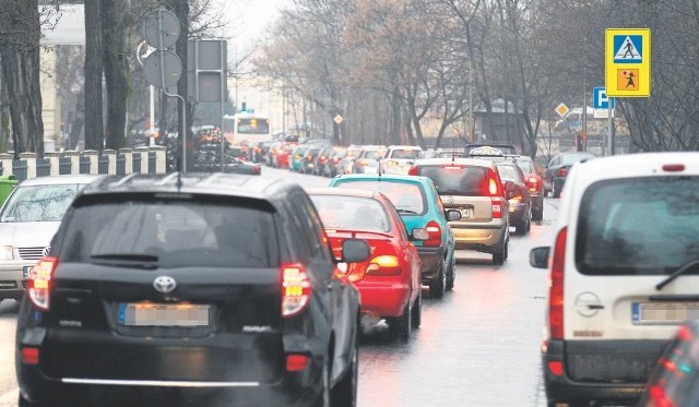 Przepustowość ul. Piastowskiej pogorszyła się po wprowadzeniu objazdu dla autobusów.