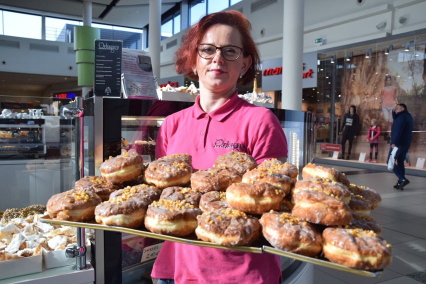 Anna Daszkiewicz ze smakołykami Cukierni Orłowskich w...