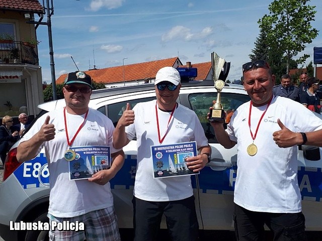 Nowosolską komendę reprezentowali asp. szt. Radosław Preś i nadkom. Roman Kondracki. Trzecim zawodnikiem był nadkom. Bartosz Jasiewski reprezentujący CBŚP z wydziałem w Zielonej Górze.