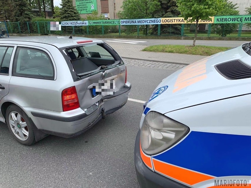 W czwartek po południu ciężarowe renault zderzyło się ze...