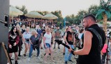 Koncert "Metal pod palmami" nad Jeziorem Tarnobrzeskim dla fanów mocnego grania. Zdjęcia  