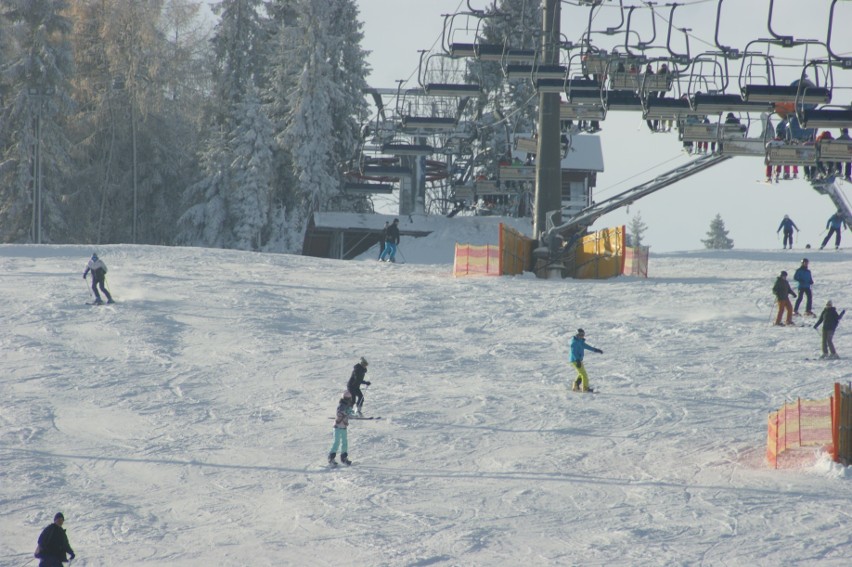 Podhale. Już w pierwszy weekend sezonu na narty do Białki wybrały się tłumy [ZDJĘCIA]