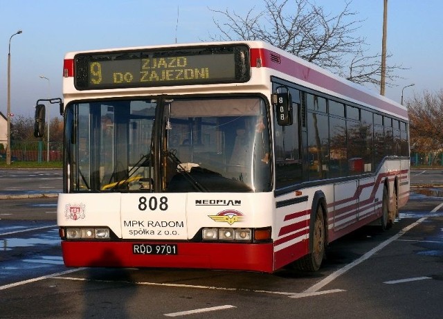 Wprowadzane od soboty zmiany w rozkładach jazdy autobusów, będą dotyczyć tylko wybranych porannych kursów linii 7 i 9.