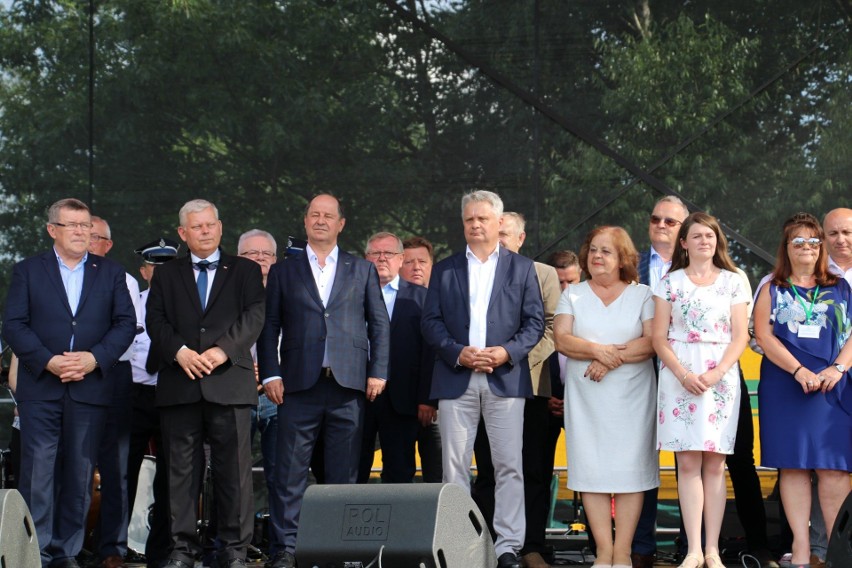 Tłumy ludzi na Pikniku w Błędowskich Sadach. Na scenie wystąpiły gwiazdy - Natasza Urbańska i zespół Defis. Zobacz zdjęcia