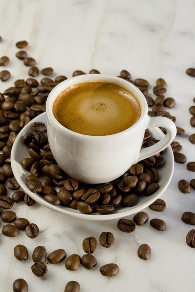 Rocznie na świecie spożywa się około 120 tysięcy ton kawy rocznie, co w przeliczeniu oznacza, że każdy człowiek pije jedna filiżankę dziennie.