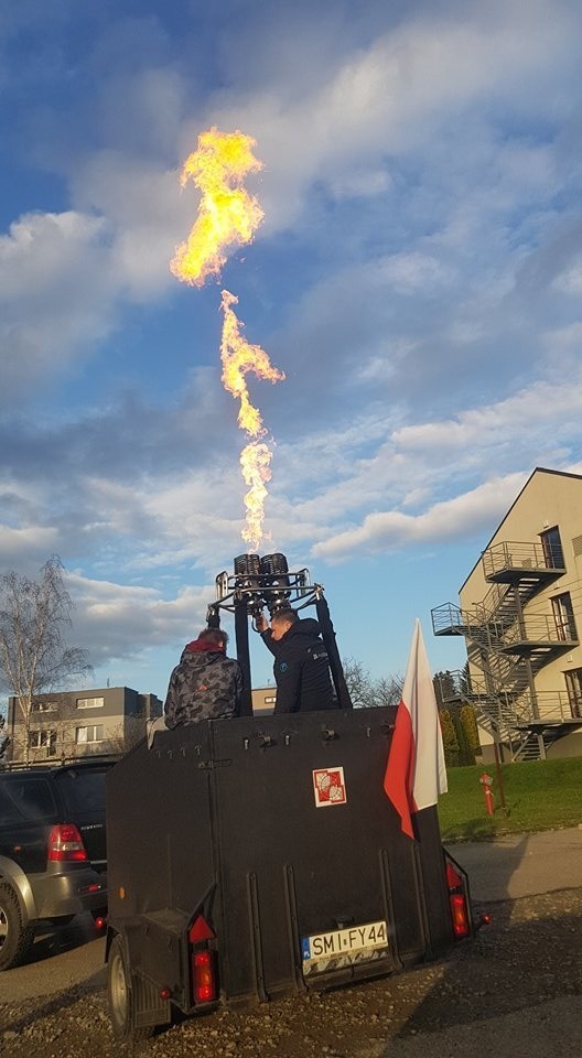 Tarnów. Zamiast Lotu Niepodległości - ognisty przejazd [ZDJĘCIA]