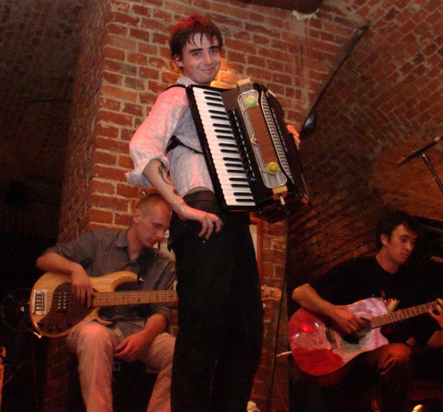 Frument Project zagra koncert w klubie Bordo. Na akordeonie Patryk Walczak.
