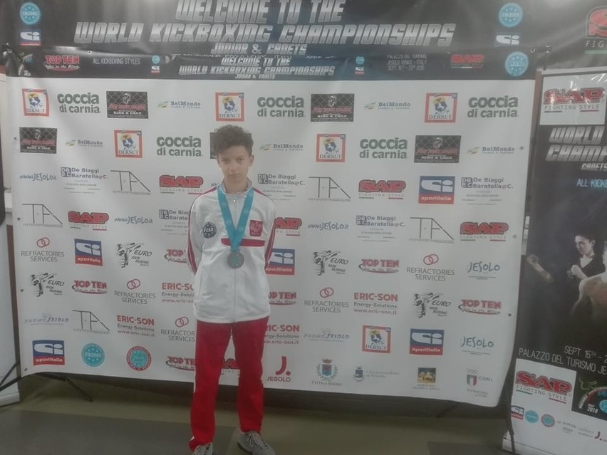 Kadet Wielicko-Gdowskiej Szkoły Walki Prime Filip Suder wicemistrzem świata w kickboxingu [ZDJĘCIA]