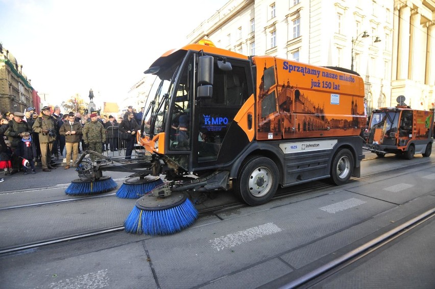 Miejsce 8. Pracownicy zajmujący się dostawą wody;...