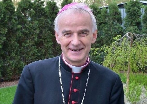 Biskupi z diecezji kieleckiej wylatują do Rzymu. Spotkają się z papieżem Franciszkiem [ZDJĘCIA]