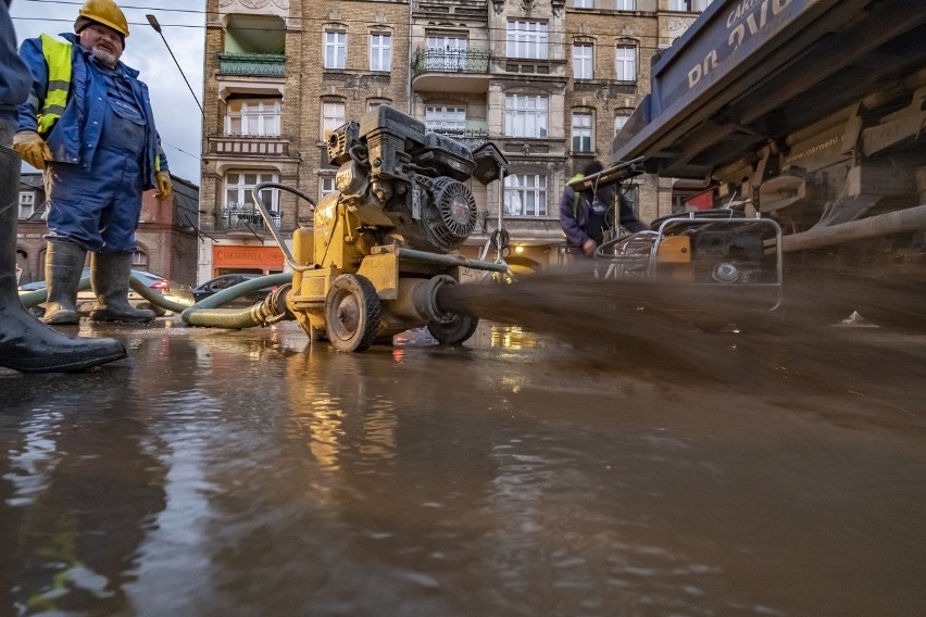 Do awarii wodociągowej doszło na ulicy Głogowskiej, na...