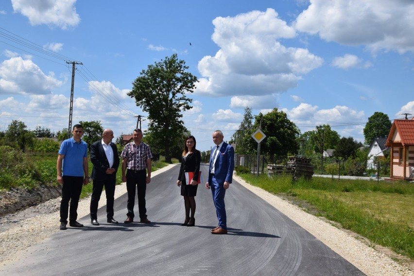 Są trzy nowe drogi w gminie Gowarczów. Sprawdź gdzie