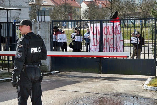 30 osób z Federacji Anarchistycznej i Kampanii Przeciw...