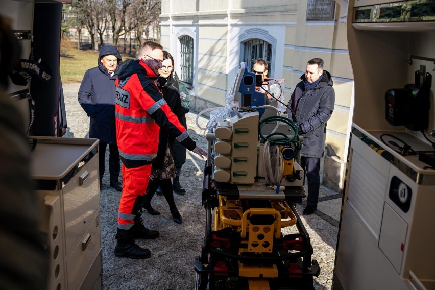 15-02-2022 bialystok budzet obywatelski karetka pogotowia...